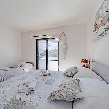By The Sea Ubli, Lastovo - 8344 Apartment