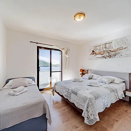 By The Sea Ubli, Lastovo - 8344 אובלי
